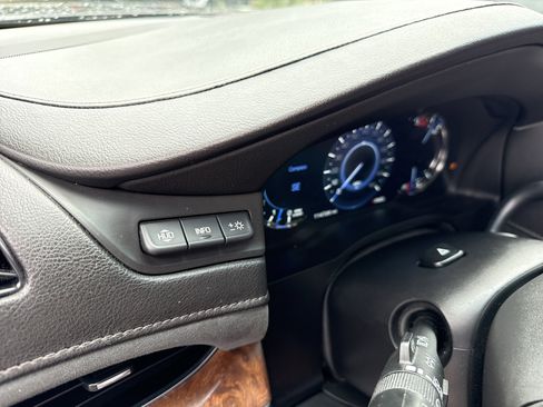 Used 2017 Cadillac Escalade Luxury image 47