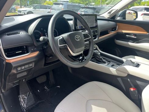 Used 2025 Toyota Grand Highlander FWD image 24