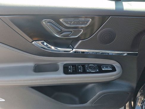 Certified 2023 Lincoln Corsair AWD image 12