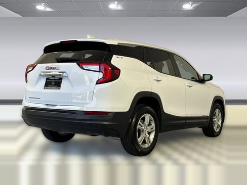 Used 2024 GMC Terrain SLE FWD image 8