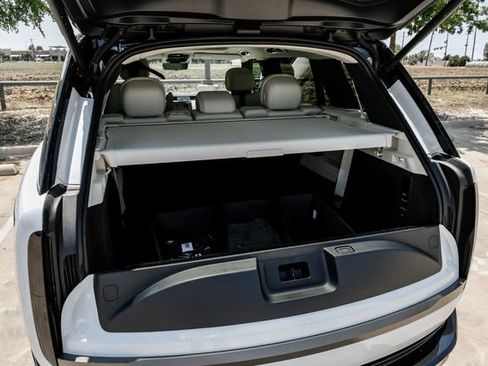 New 2026 Land Rover Range Rover Long Wheelbase SE AWD/4WD image 68