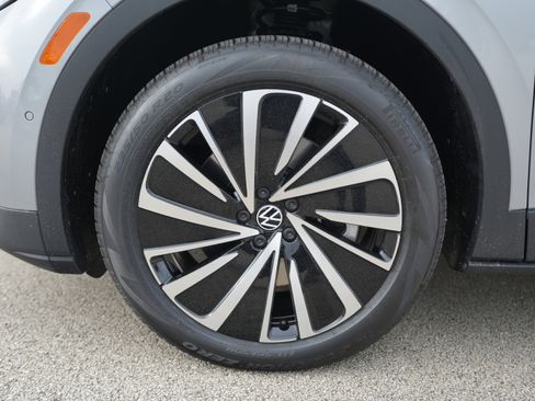 New 2025 Volkswagen ID.4 Pro image 11