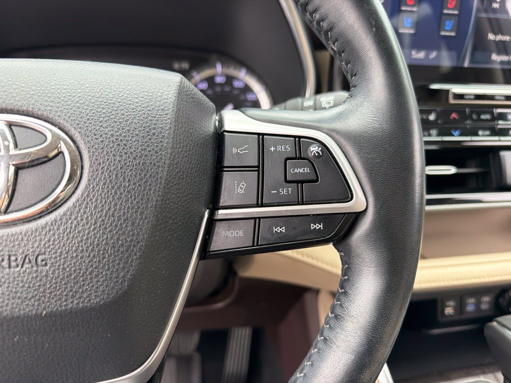 Used 2022 Toyota Highlander Platinum AWD/4WD image 18