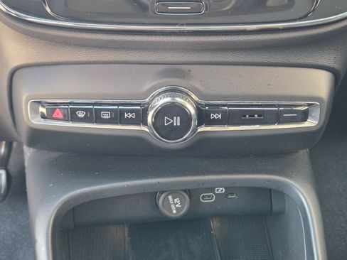 Certified 2023 Volvo XC40 B4 Plus w/ Protection Package Premier FWD image 17
