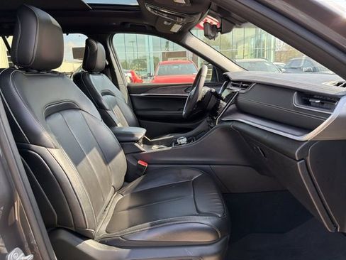 Used 2024 Jeep Grand Cherokee L Limited w/ Luxury Tech Group II image 32