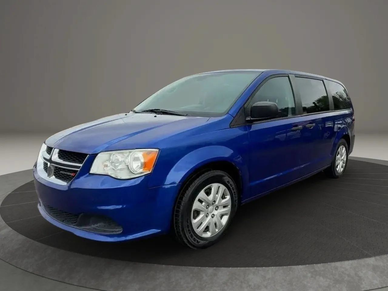 Used 2019 Dodge Grand Caravan SE w/ UConnect Hands-Free Group FWD image 3