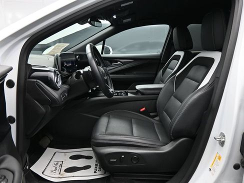 Used 2024 Chevrolet Blazer EV LT AWD/4WD image 9