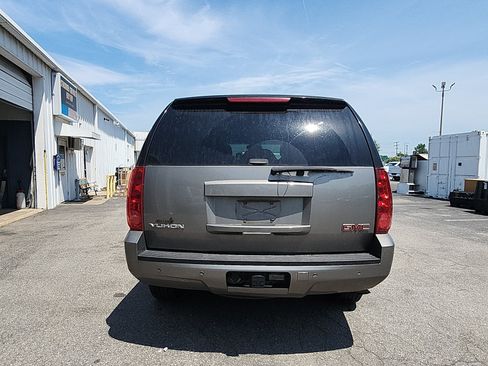 Used 2007 GMC Yukon SLT w/ SLT Preferred Equipment Group RWD image 4