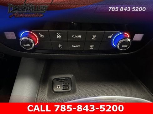 Used 2021 Buick Enclave Essence image 9