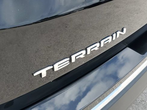 Used 2022 GMC Terrain SLT w/ LPO, Floor Liner Package FWD image 9