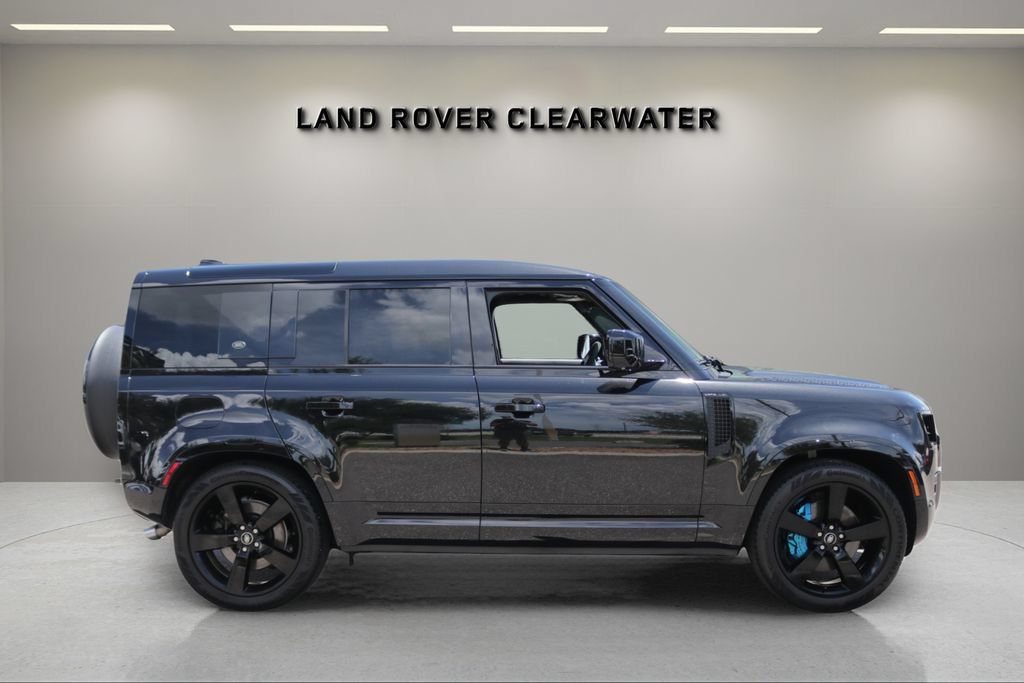 Used 2022 Land Rover Defender 110 V8 AWD/4WD image 6