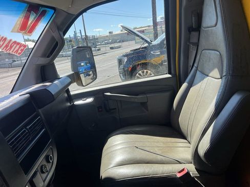 Used 2017 GMC Savana 3500 Extended RWD image 11