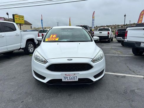 Used 2016 Ford Focus SE image 2