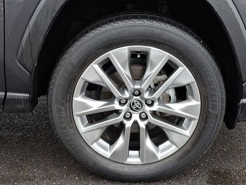 Used 2023 Toyota RAV4 XLE Premium image 8