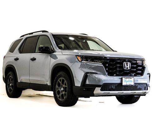 Used 2025 Honda Pilot TrailSport image 1