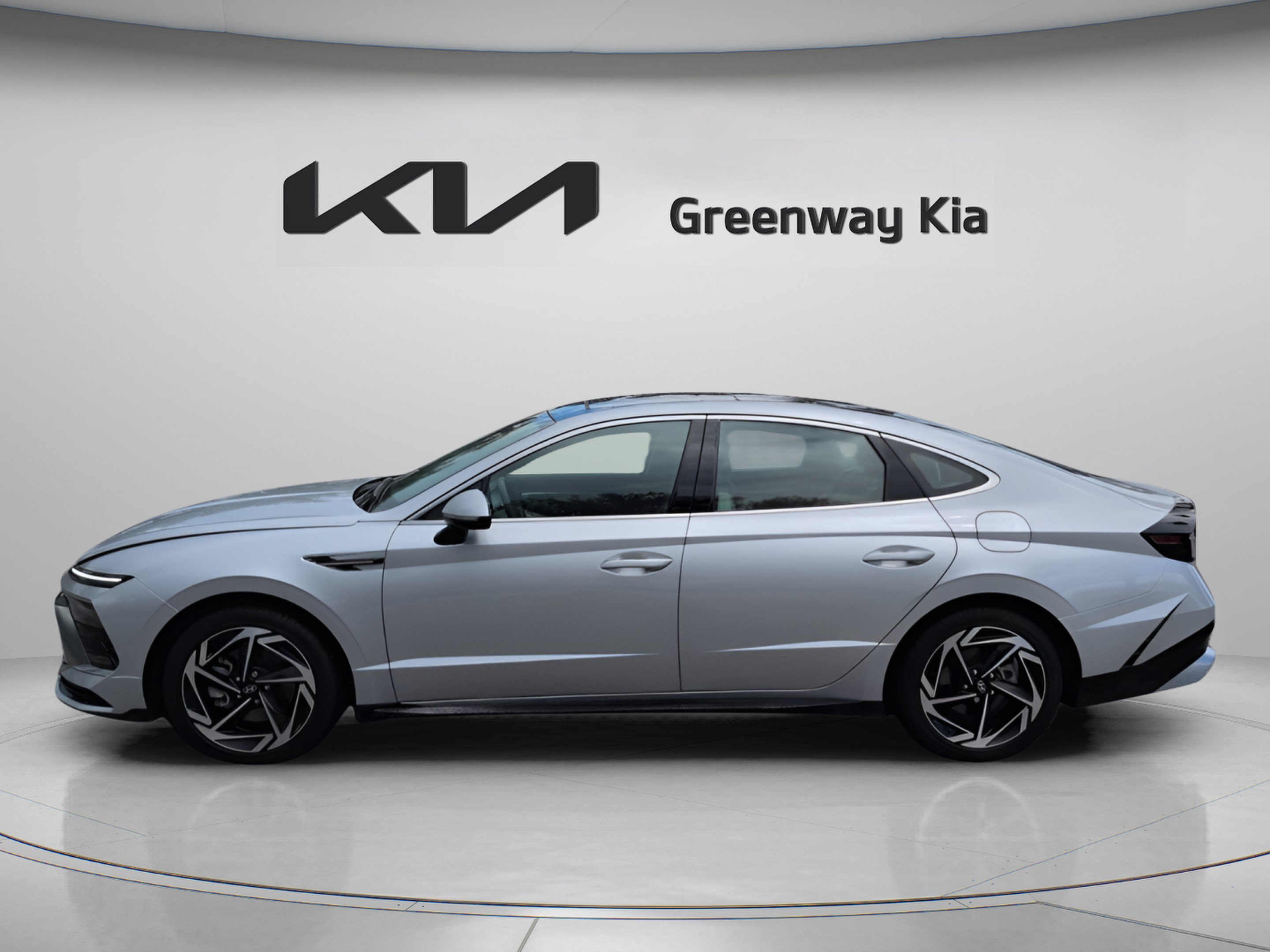 Used 2025 Hyundai Sonata SEL FWD image 9