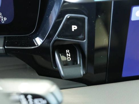 New 2026 Porsche Macan 4 Electric image 17