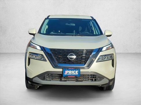 Used 2023 Nissan Rogue SV image 2