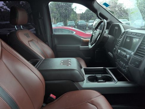 Used 2019 Ford F250 King Ranch w/ King Ranch Ultimate Package AWD/4WD image 9
