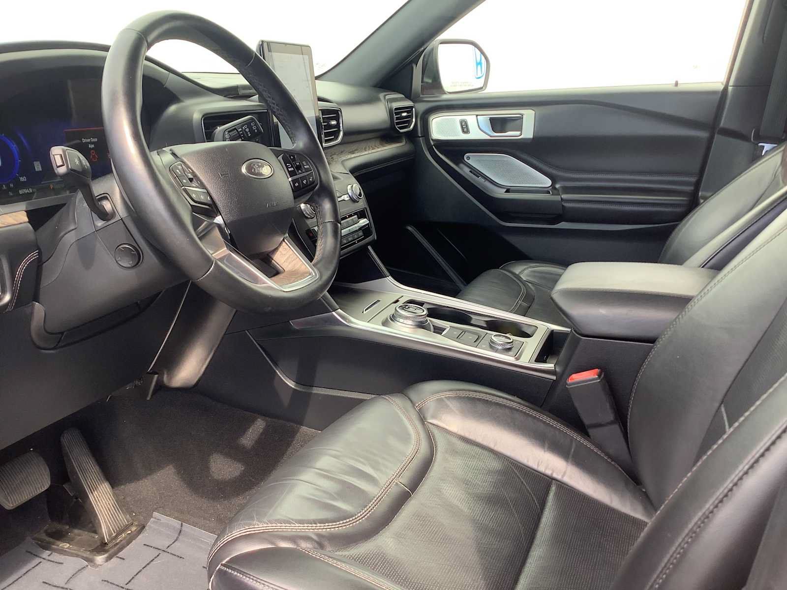 Used 2020 Ford Explorer Platinum w/ Premium Technology Package AWD/4WD image 3