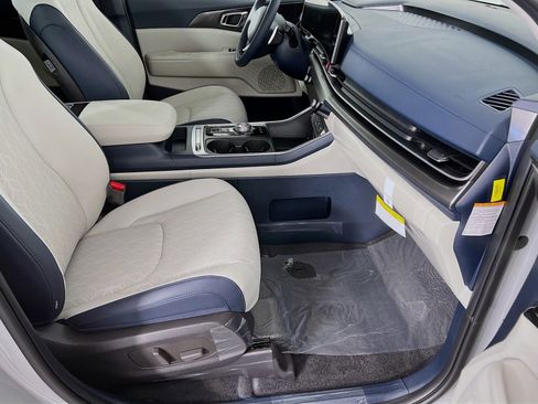 New 2026 Kia Carnival SX w/ SX Dark Edition Package FWD image 23