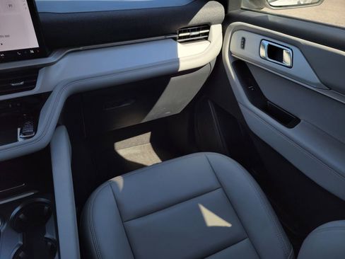 Certified 2025 Ford Explorer Active w/ Active Comfort Package image 21