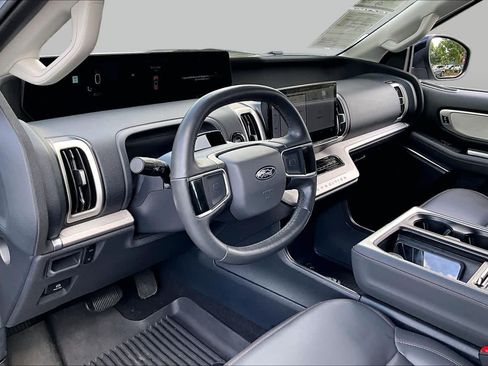 Used 2025 Ford Expedition Max Active RWD image 18