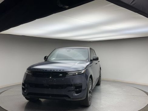 Used 2024 Land Rover Range Rover Sport SE AWD/4WD image 3