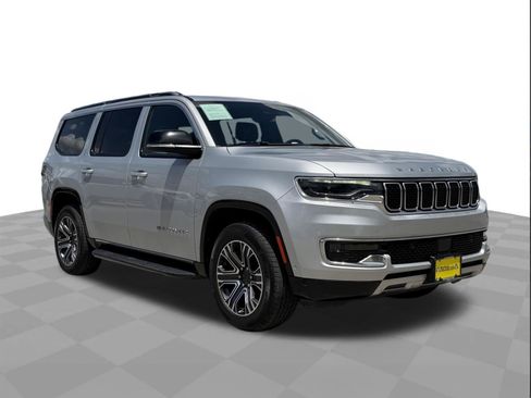 Used 2024 Jeep Wagoneer Series II w/ Flexible Seating Group RWD image 4