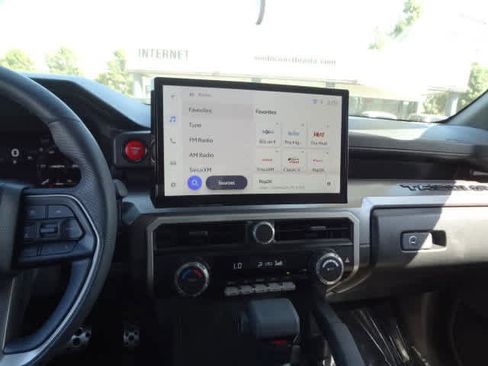 Used 2025 Toyota Tacoma TRD Sport image 28