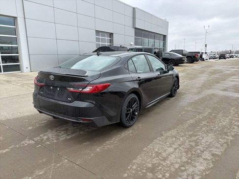Used 2026 Toyota Camry SE image 7