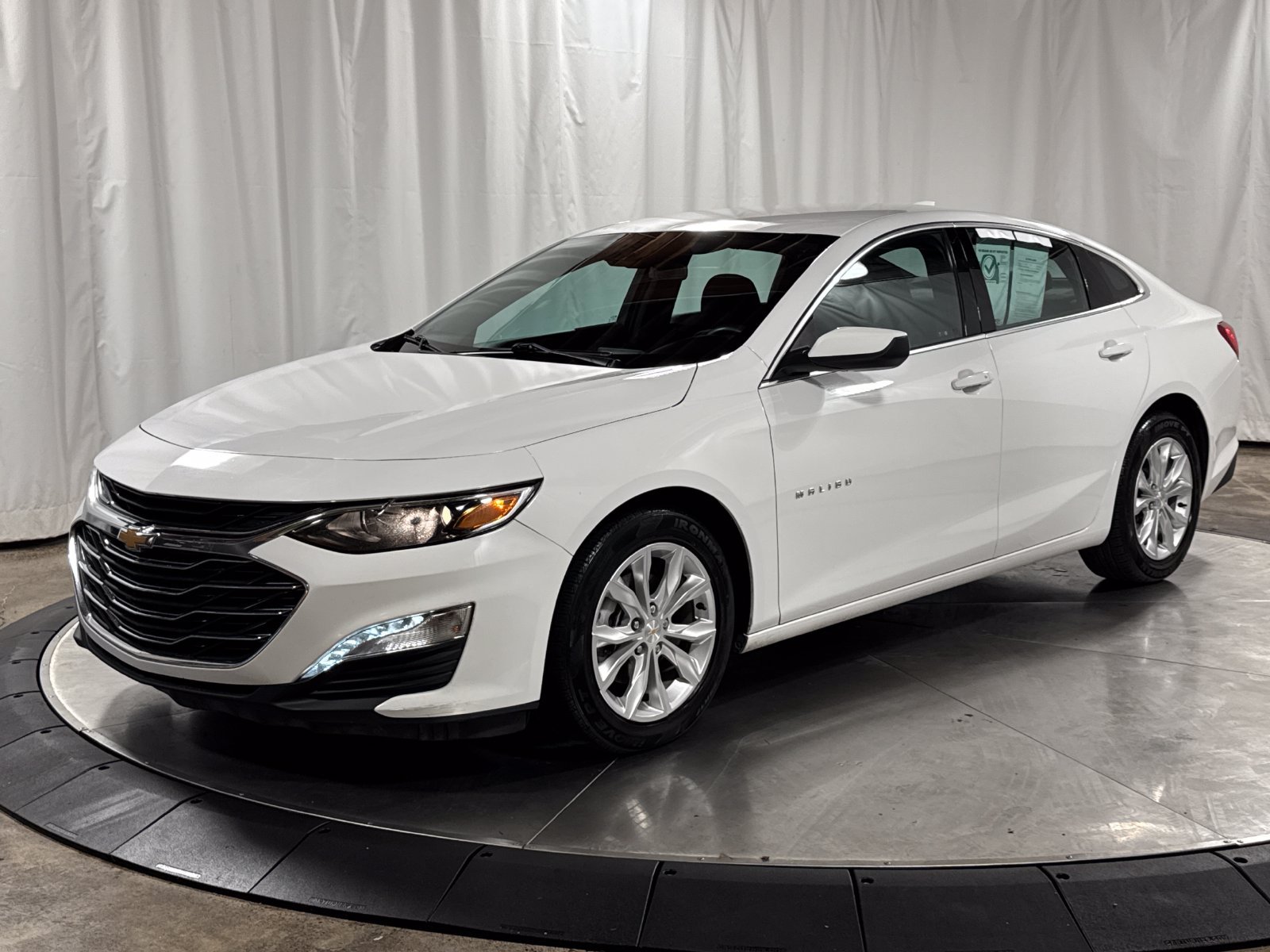 Used 2024 Chevrolet Malibu LT FWD image 1