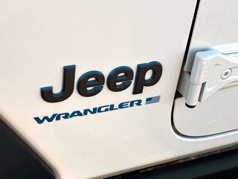 Used 2023 Jeep Wrangler Unlimited w/ Sun & Screen Package image 6