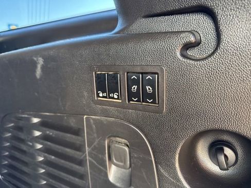 Used 2020 Chevrolet Suburban Premier image 35