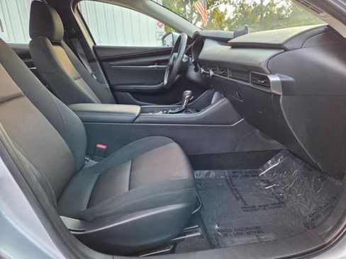 Used 2020 MAZDA MAZDA3 Sedan image 24