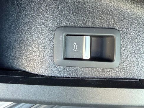 Used 2018 Audi Q5 Prestige w/ Prestige Package image 14