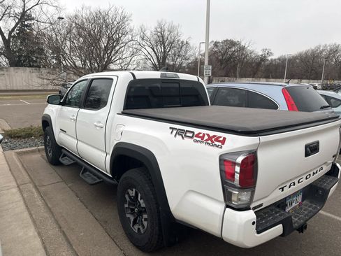 Used 2023 Toyota Tacoma TRD Off-Road w/ TRD Premium Off Road Package image 4