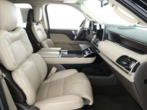 Used 2022 Lincoln Navigator Reserve w/ Equipment Group 201A image 23
