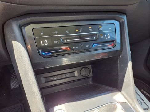 Used 2022 Volkswagen Tiguan SE AWD/4WD image 19