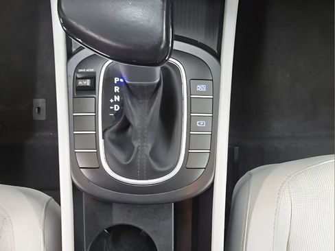 Used 2024 Hyundai Kona SEL FWD image 25