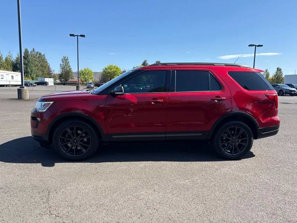 Used 2019 Ford Explorer XLT w/ Equipment Group 202A AWD/4WD image 4