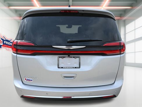 New 2026 Chrysler Pacifica Select image 28