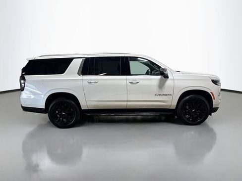 New 2025 Chevrolet Suburban Premier AWD/4WD image 6