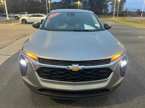 Used 2024 Chevrolet Trax LS image 9