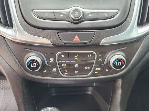 Used 2019 Chevrolet Equinox LT FWD image 18