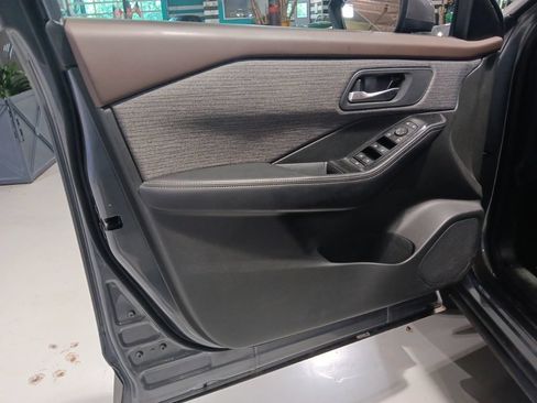 Used 2023 Nissan Rogue SV AWD/4WD image 5
