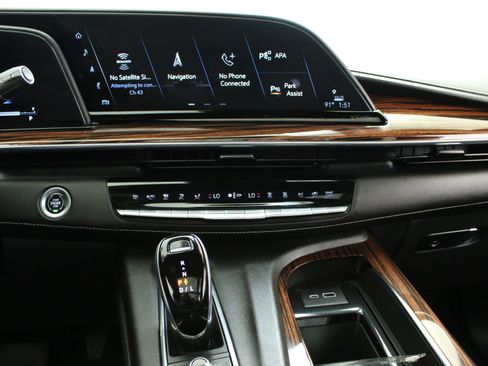 Used 2021 Cadillac Escalade Premium Luxury w/ Performance Package AWD/4WD image 18