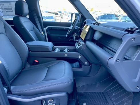 New 2026 Land Rover Defender 130 X-Dynamic SE image 15