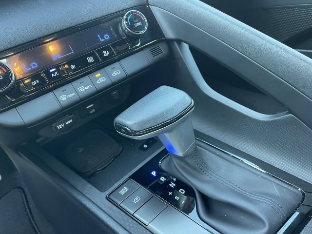 Used 2025 Hyundai Elantra Sport FWD image 31