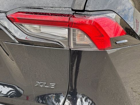 Used 2021 Toyota RAV4 XLE Premium image 25